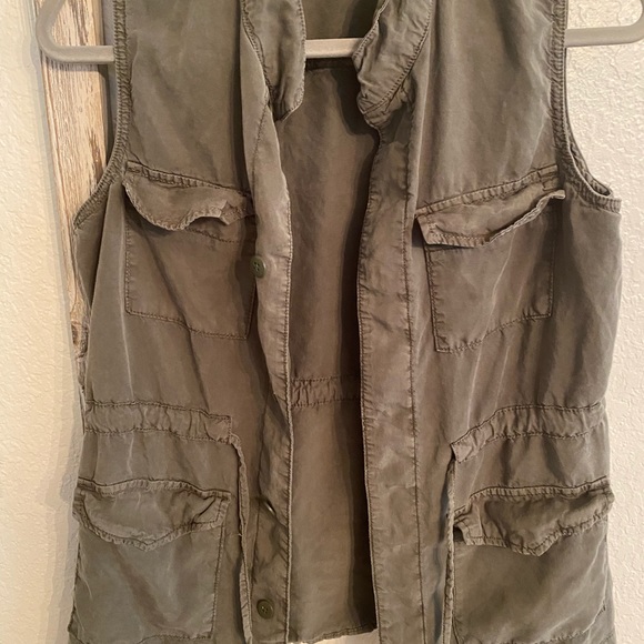 Olive green vest size small - Picture 4 of 9